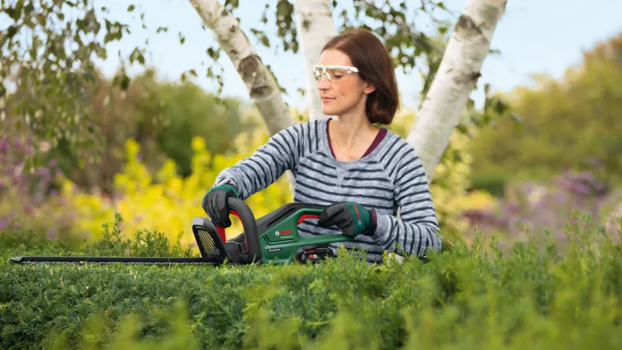 Bosch Hækkeklippere|UniversalHedgeCut 18V-50 hækkeklipper 2,5 Ah