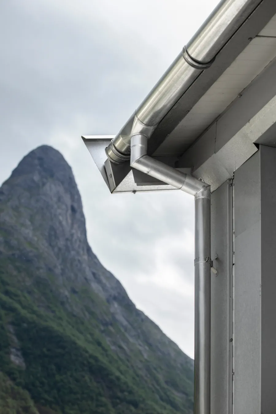 Grøvik Tagrender|N70 nedløbsrør 70 mm 3 meter aluminium