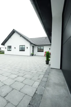 Betongruppen RBR Havefliser & Belægningssten|Herregårdssten Mega grå 21 x 28 x 7 cm