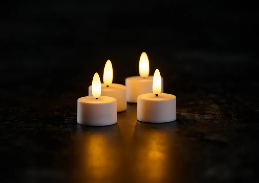DAY Dekorativ Belysning - Indendørs|LED-fyrfadslys med 3D-flamme 4 stk. -