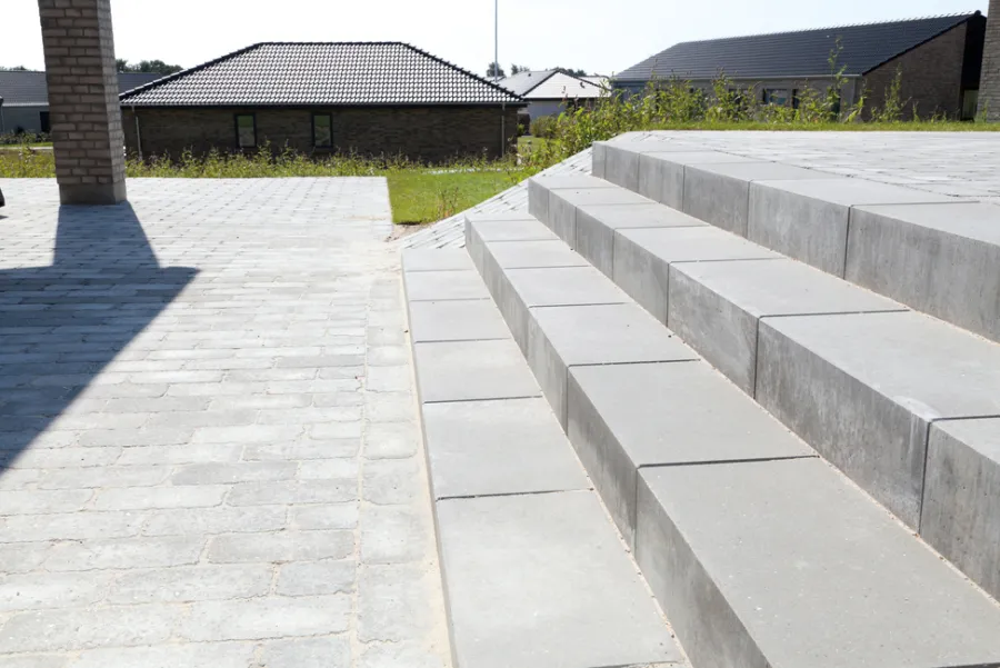 Betongruppen RBR Havefliser & Belægningssten|Trappetrin sten grå 30 x 35 x 15 cm